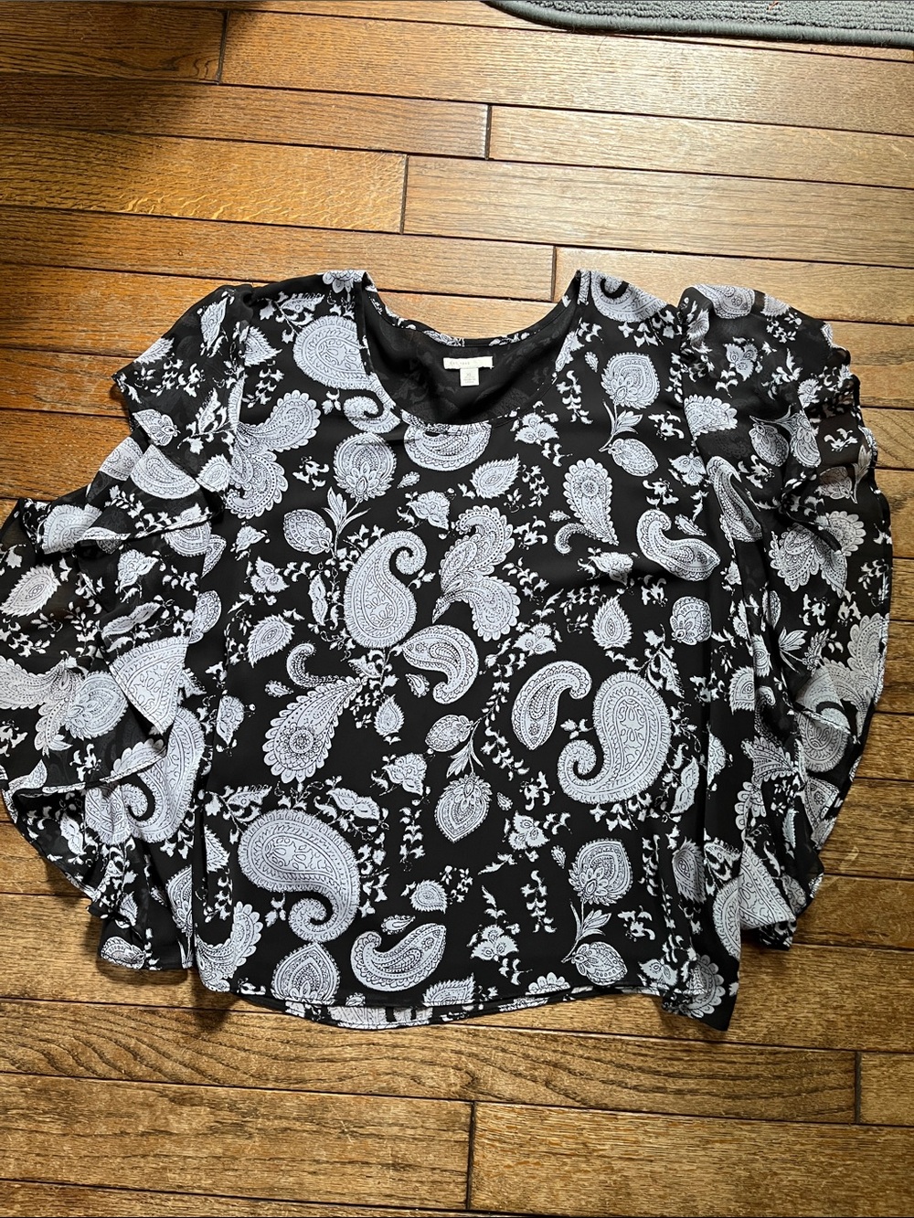 C EST. 1946 Women’s Black & White Paisley Blouse with Flutter Sleeves
